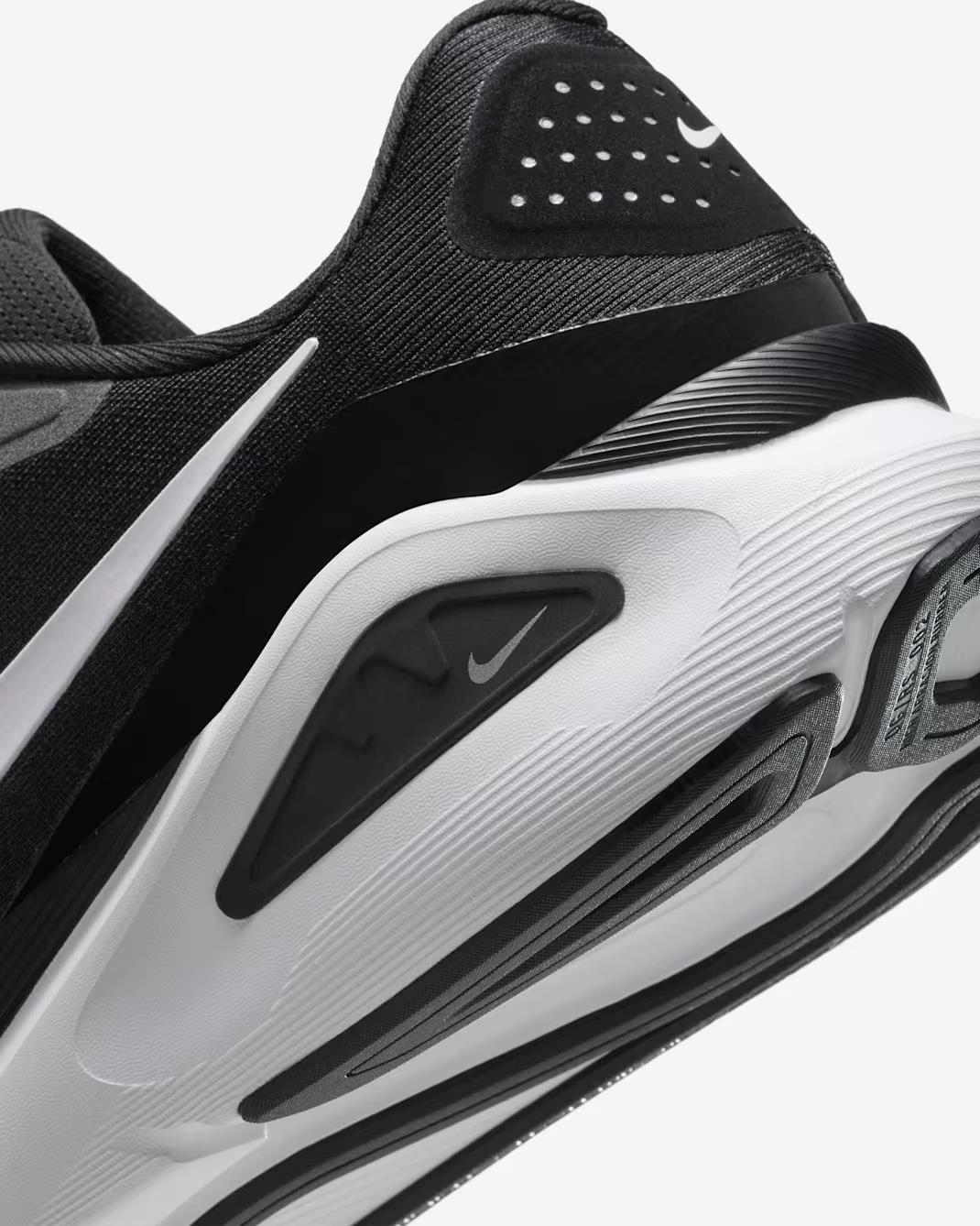 Men's Wide Fit Nike HQ2588-001 Structure 26 Running Sneakers