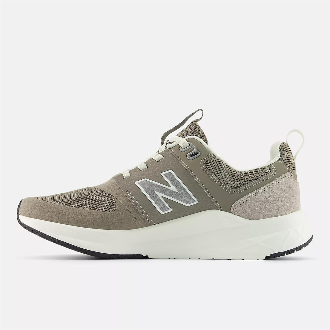 Men's Wide Fit New Balance UA900DC2 Running Sneakers
