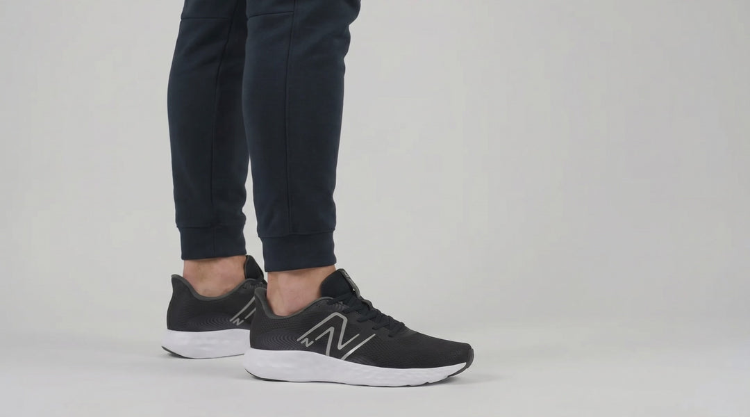 New Balance M411LB3 Laufschuhe für Herren in weiter Passform - Schwarz/Weiß